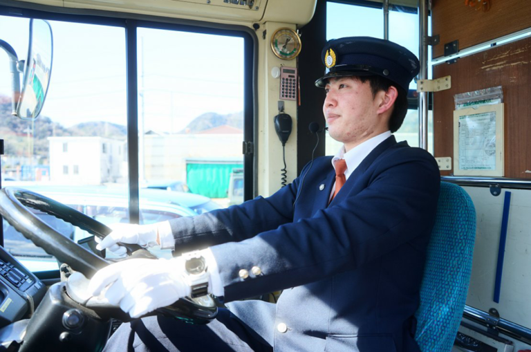 「仕事服」が変わると、気持ちまで変わる？制服がもたらす意外な効果
